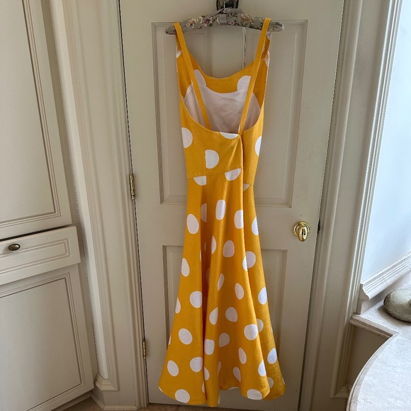 ELLEN TRACY CROSS BACK SUNDRESS-YELLOW POLKA DOTS WITH WHITE BUTTONS-Size 12 - Picture 2 of 10